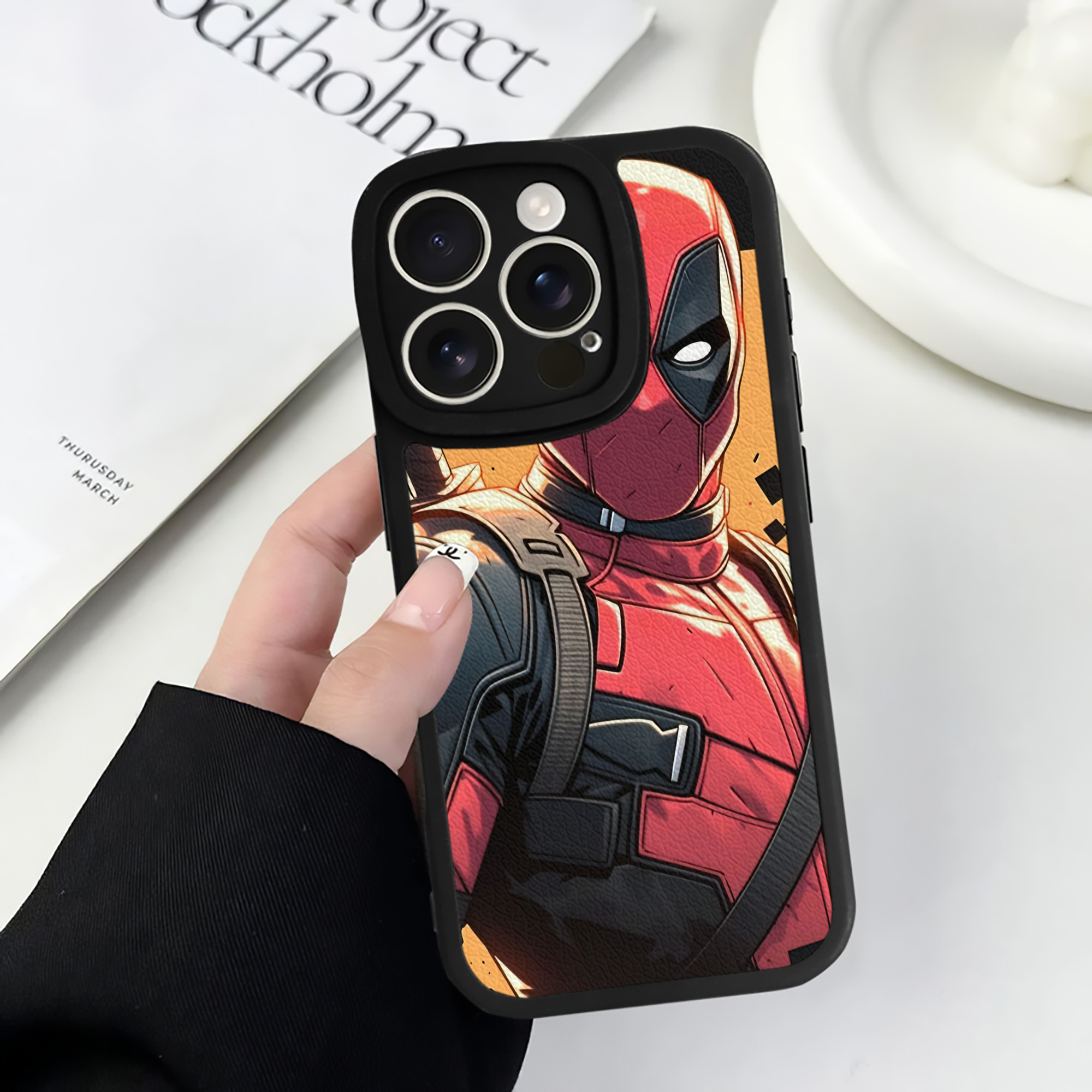 （画像用） Deadpool デッドプール 【iPhone 16シリーズ対応】シリコンスマホケース（レザー調） 材質：シリコン
